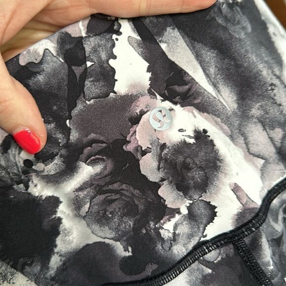 Lululemon Athletica Black Floral Wunder Under High Rise Cropped Legging - Picture 7 of 8